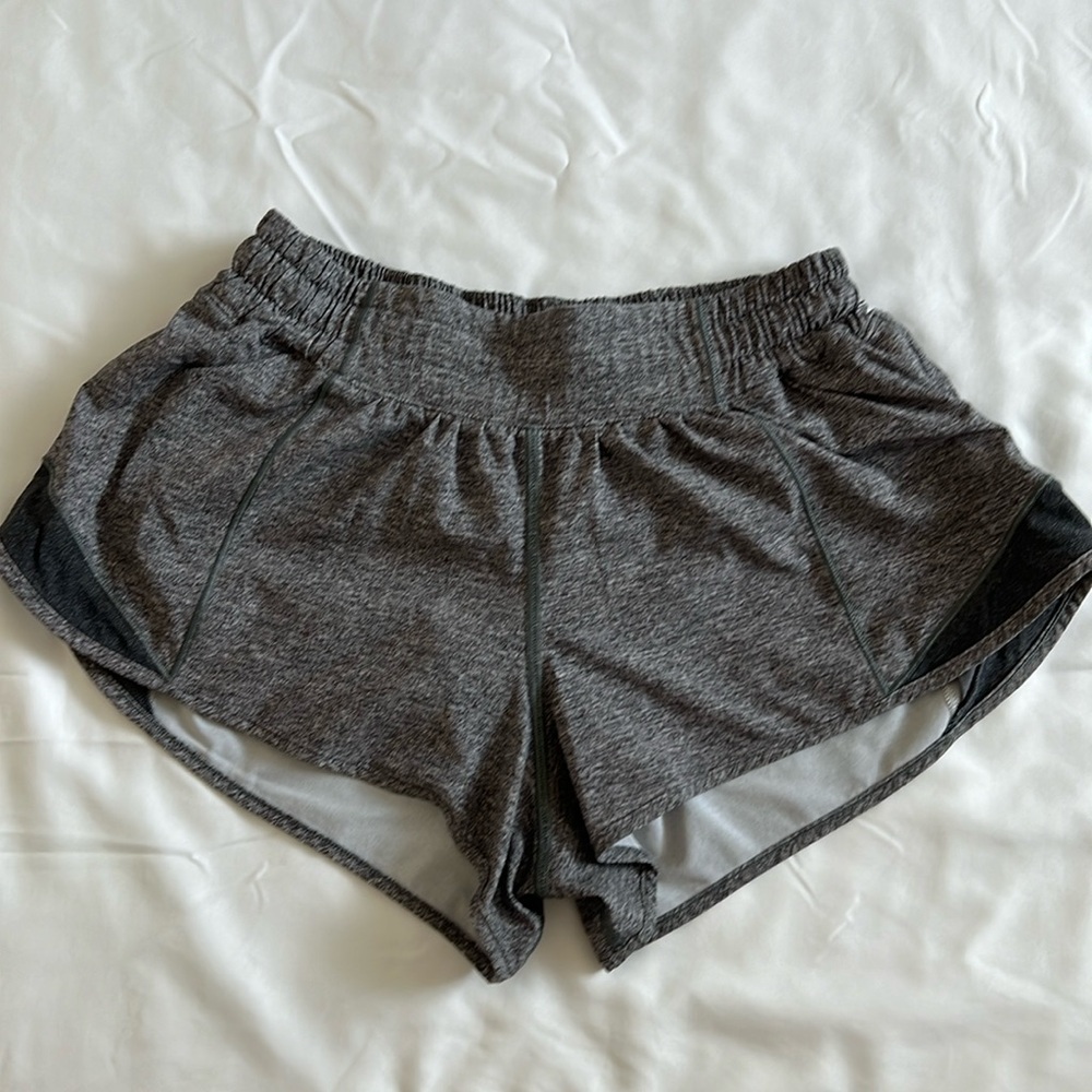 Lululemon women’s Hotty Hot shorts low rise 2.5”, size 4